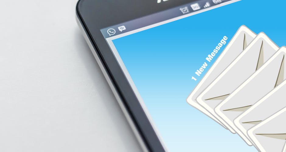 Quản lý email và tài khoản quản trị