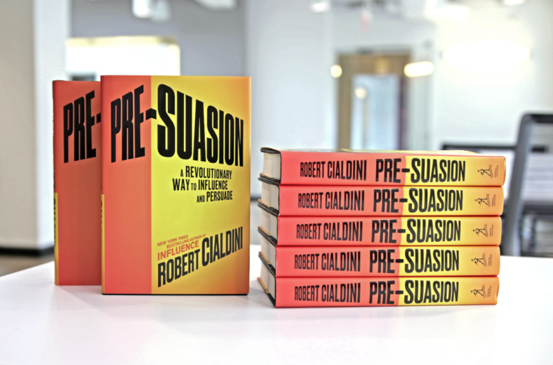 Tác phẩm Pre-Suasion: A Revolutionary Way to Influence and Persuade - tác giả Robert Cialdini